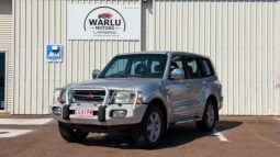 2002 Mitsubishi 𝗣𝗔𝗝𝗘𝗥𝗢 𝗚𝗟𝗦 𝗟𝗪𝗕 (𝟰𝘅𝟰) 𝟳 𝗦𝗘𝗔𝗧𝗘𝗥