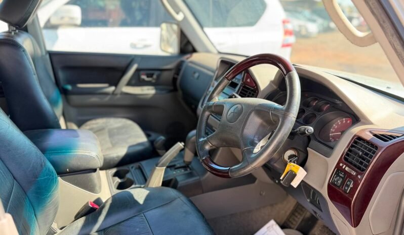 
								2002 Mitsubishi 𝗣𝗔𝗝𝗘𝗥𝗢 𝗚𝗟𝗦 𝗟𝗪𝗕 (𝟰𝘅𝟰) 𝟳 𝗦𝗘𝗔𝗧𝗘𝗥 full									